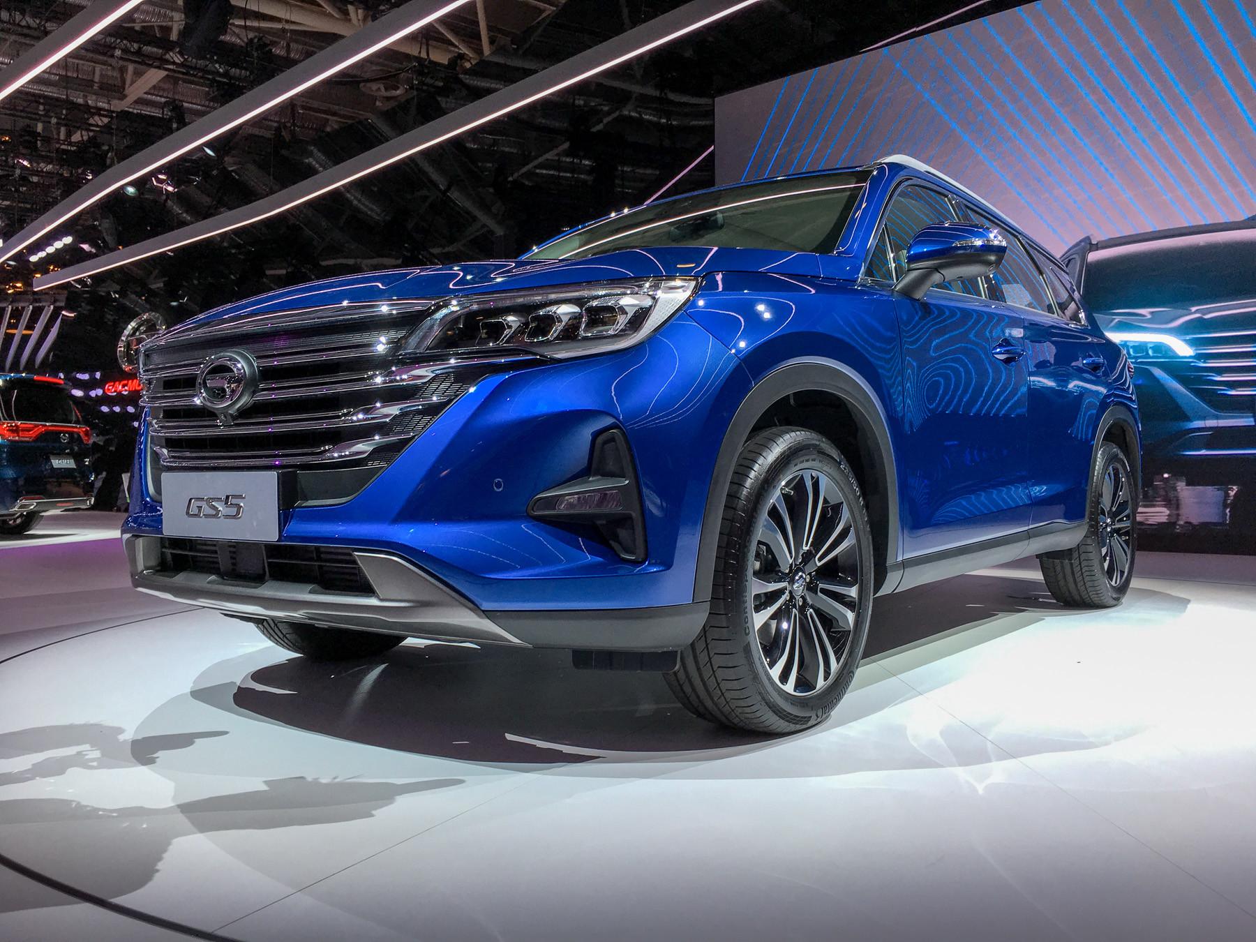 Китайцы показали новый «паркетник» для рабочего класса