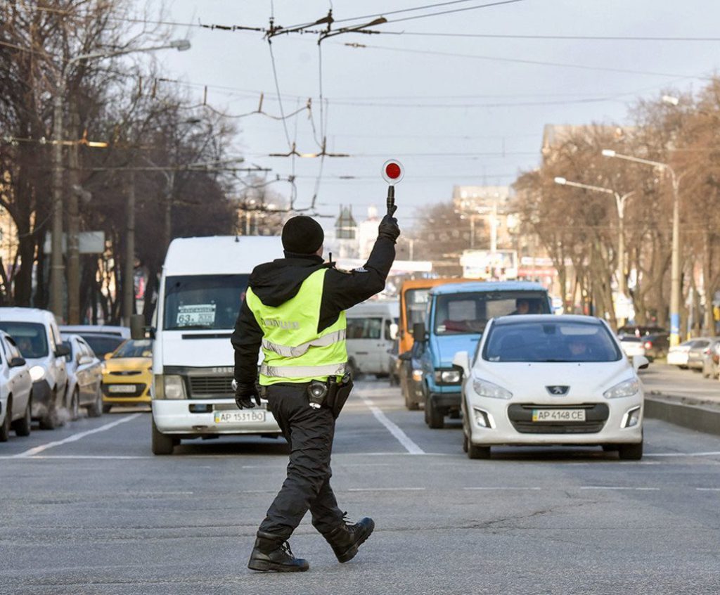 «Техосмотры» прямо на дороге: патрульные будут проверять состояние автомобилей украинцев