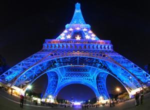 Бампер - расходник! Как паркуются в Париже (14 фото)