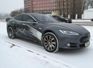 «От обычной розетки заряжать смысла нет»: впечатления от эксплуатации Tesla зимой