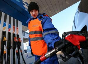 Картельный сговор или давление на бизнес: почему цены на бензин синхронно растут и кто виноват