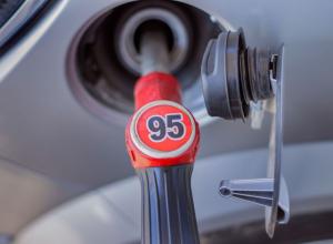 Ринок бензину А-95 переповнений небезпечною для авто і людей «бодягою»
