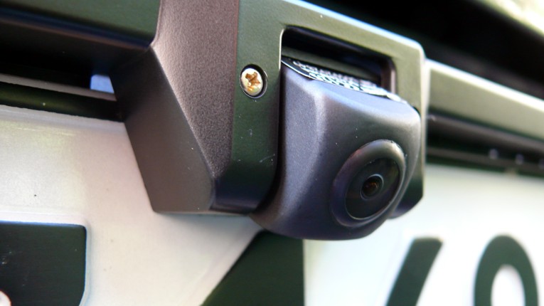 Камера заднего вида Gazer CC125 в рамке под номер