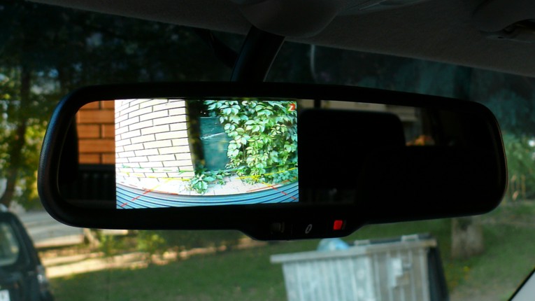 Отображение видеосигнала в мониторе зеркала заднего вида