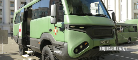 Украинская армия получила эвакуационные автобусы для бездорожья (фото)