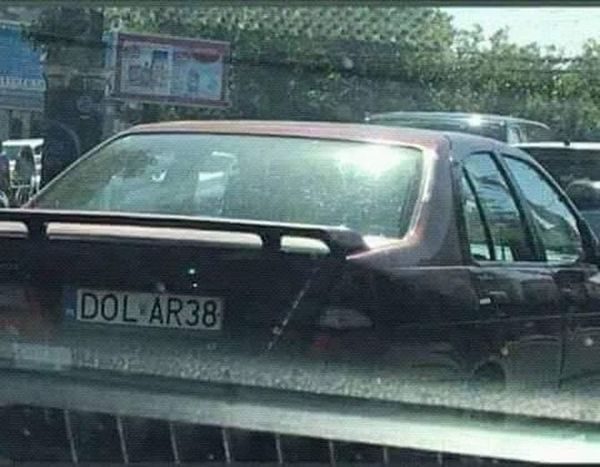 На украинских дорогах заметили авто с необычными «евробляхами»