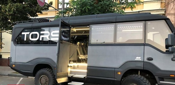 В Киеве дипломатов возили на уникальном автобусе