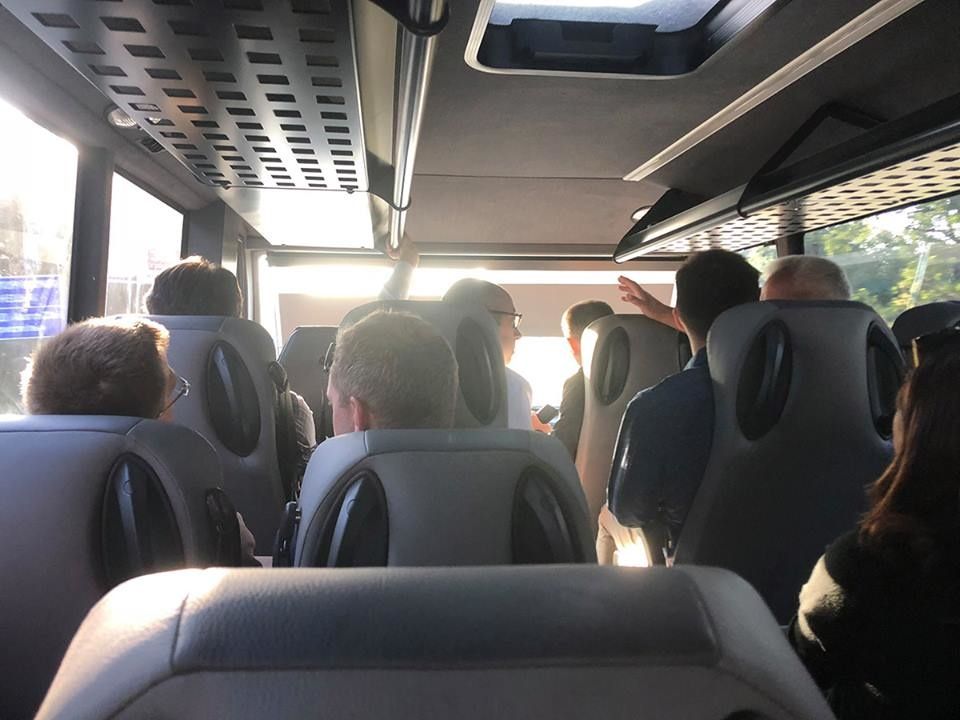 В Киеве дипломатов возили на уникальном автобусе