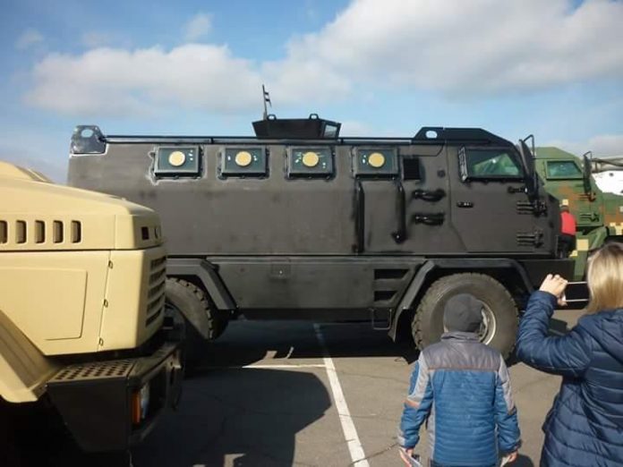 «АвтоКрАЗ» представил военные автомобили в Африке