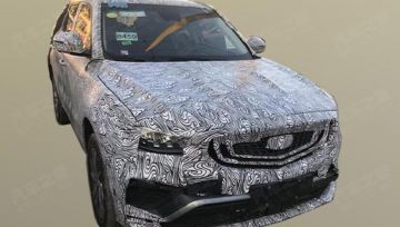 Фотошпионы заметили на тестах в Китае обновленный кроссовер Geely Atlas (ФОТО)