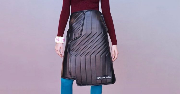 Абсурд: $2300 за юбку, которая выглядит как коврик из машины