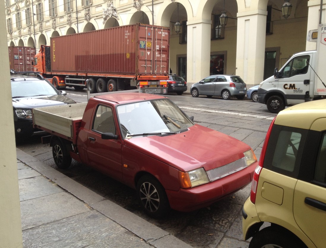 Редкий автомобиль ЗАЗ Таврия на дорогах Италии