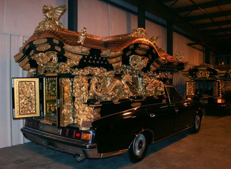 Самая большая и удивительная коллекция японских автомобилей, которую долго скрывали от людей