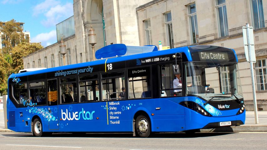 Британцы создали автобус, очищающий воздух