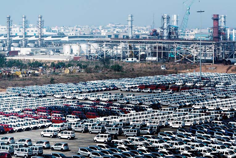 22 000 машин помещаются на парковку в Манесаре