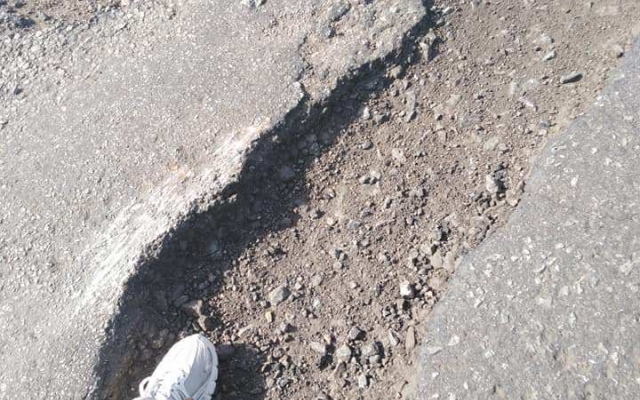 \"Нигде такой трассы нет в Украине\" - автомобилисты о жуткой дороге под Запорожьем (ФОТО)