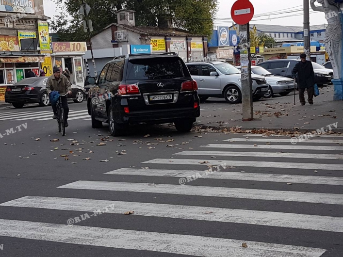 Нарушил сразу три ПДД: в Запорожской области засняли очередного автохама (Фото)