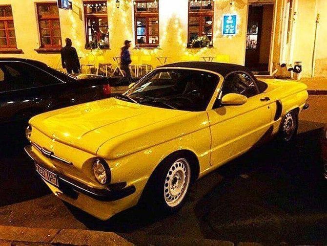 Старый Запорожец превратили в стильный спортивный родстер