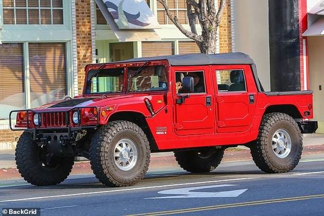 Арнольд Шварценеггер замечен за рулем уникального электромобиля