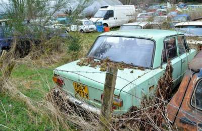 Так выглядит в Британии «кладбище» автомобилей Lada. Фото