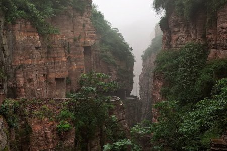 Авто-факт: тоннель Голиань проложен сквозь скалы