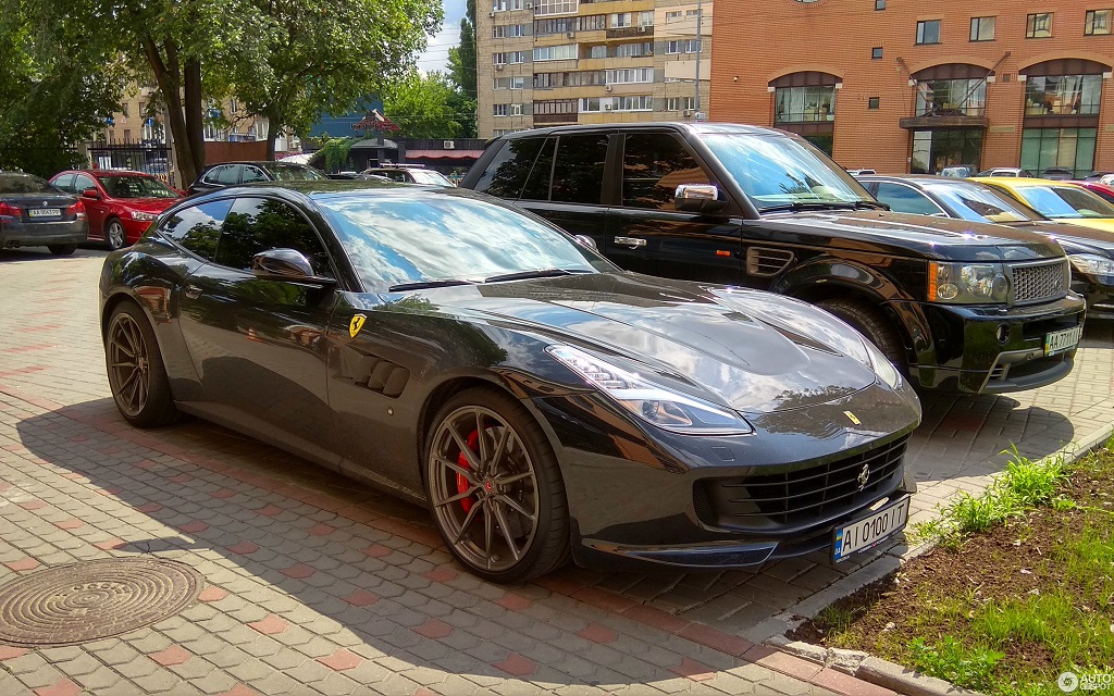 Стало известно, сколько в Украине зарегистрировано Ferrari
