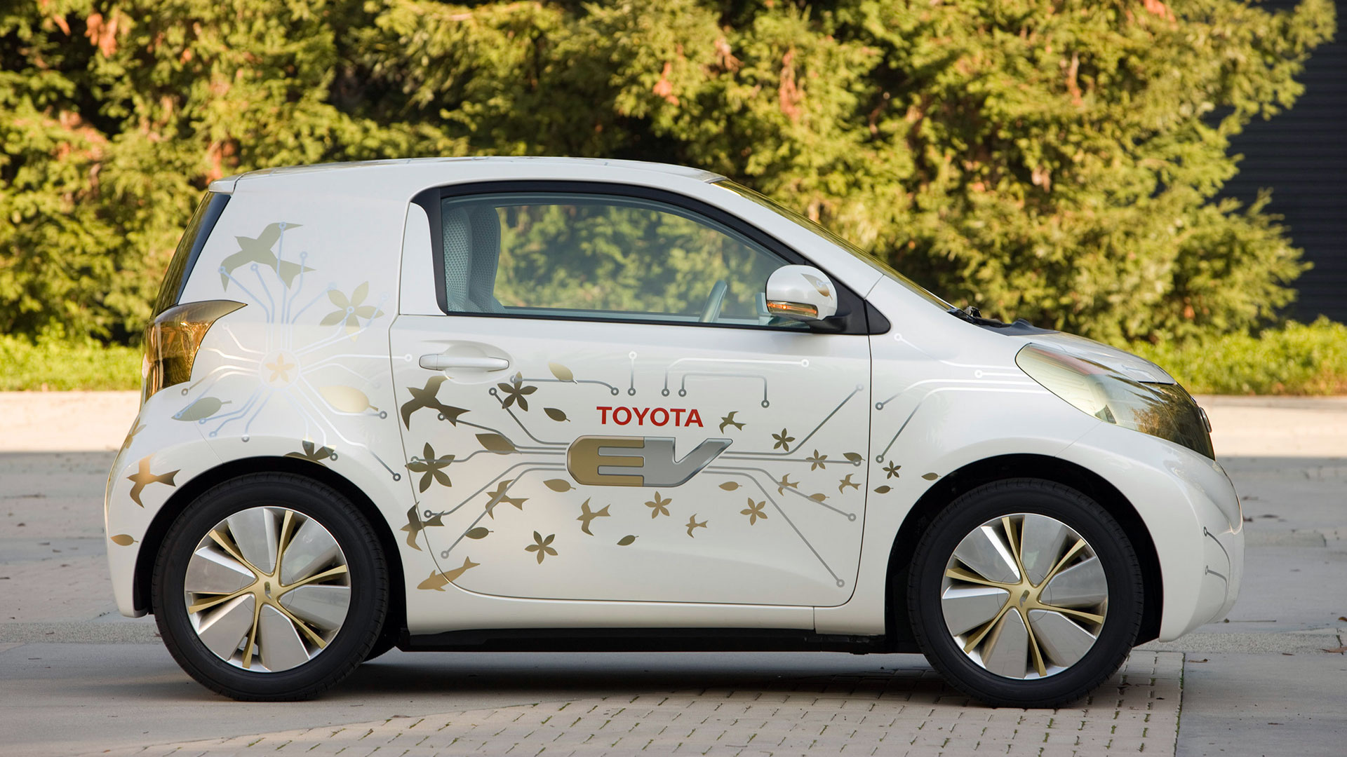 Как Toyota готовится к выпуску электрокаров