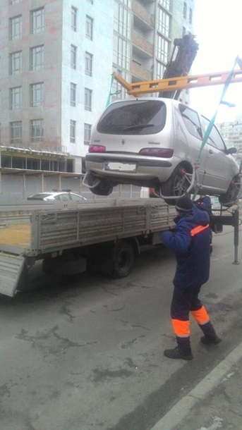 В Киеве проходит эвакуация авто нарушителей (фото)