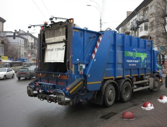В Украине на дорогах появились мусоровозы нового поколения (ФОТО)