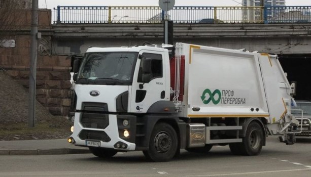 Новые турецкие мусоровозы выехали на украинские дороги (ФОТО)