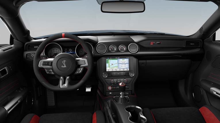 Углеродное волокно и спортивные сиденья Recaro в салоне Shelby GT350R Mustang 2019