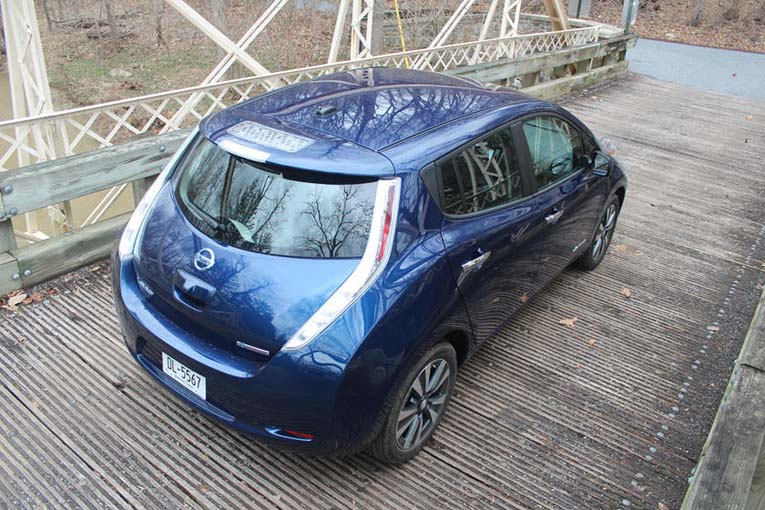 Nissan Leaf: солнечная батарея в спойлере