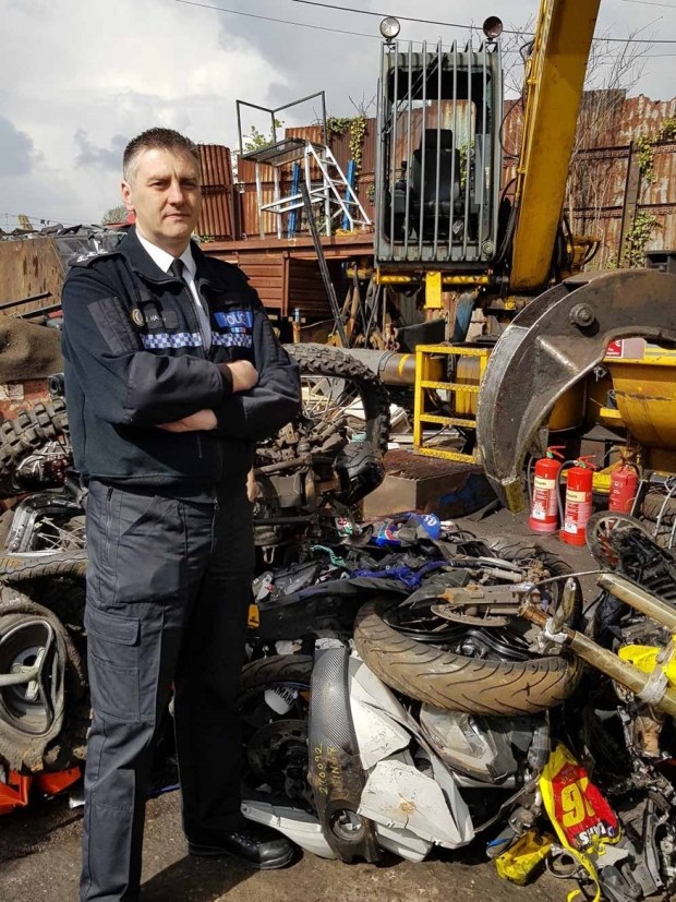 Британская полиция уничтожила мототехнику хулиганов
