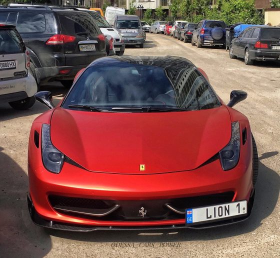 В Одессе заметили мощный тюнингованный Ferrari