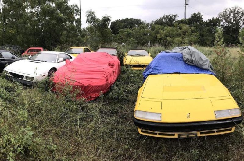 Брошенная коллекция спорткаров Ferrari была найдена в поле