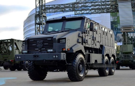 Белорусы представили бронированный автомобиль на базе грузового МАЗа