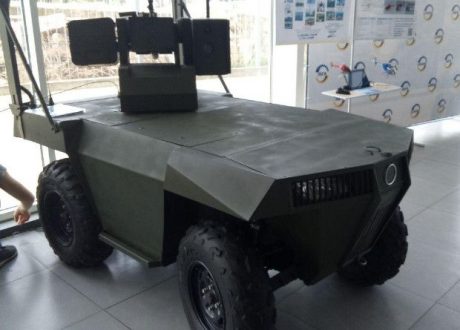 В Украине презентовали первого боевого колесного робота отечественного производства