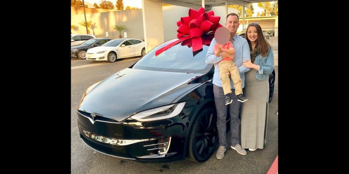 Семья подала в суд на Tesla после того, как Model X придавила беременную женщину в гараже