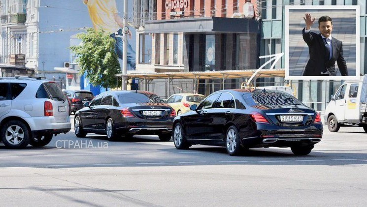 В кортеже Зеленского теперь два Мерседеса с одинаковыми номерами