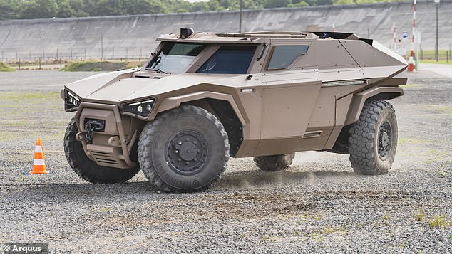 Создан крутой военный бронеавтомобиль, способный ездить боком