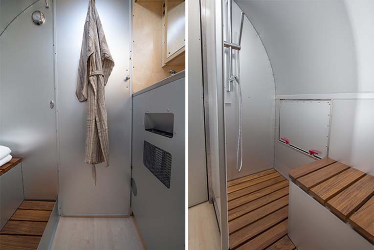 Ванная комната Endless Highways в стиле отеля с душевой кабиной в помещении/на открытом воздухе