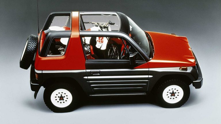 Показана самая первая Toyota RAV4 в уникальном кузове