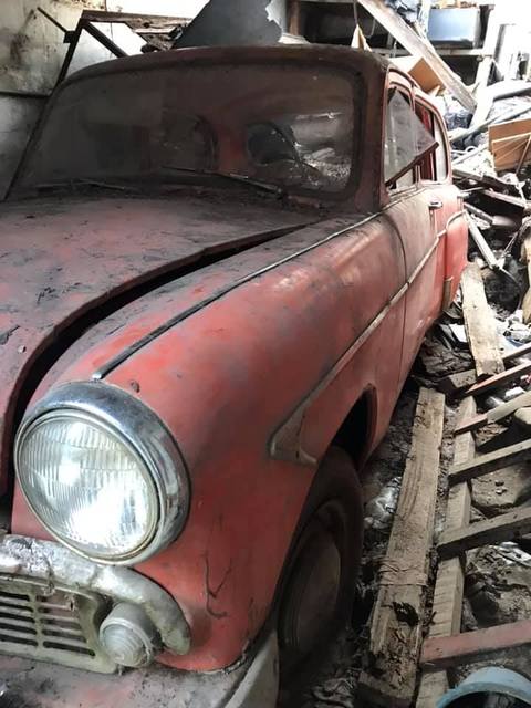 Днепрянин «раскопал» старинный автомобиль (Фото)