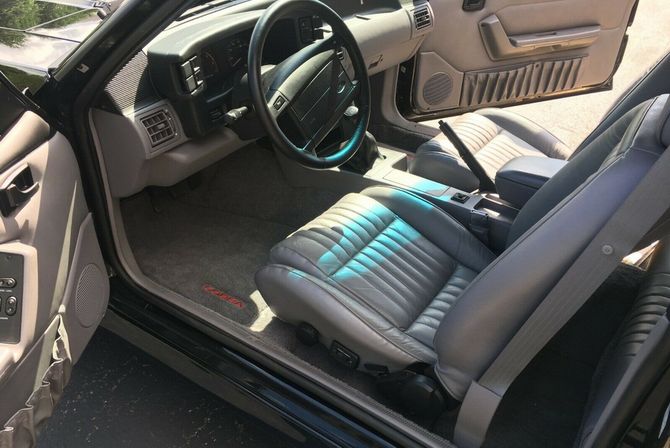 Почти новый Ford Mustang Cobra 1993 года ушел с молотка за $58 тысяч