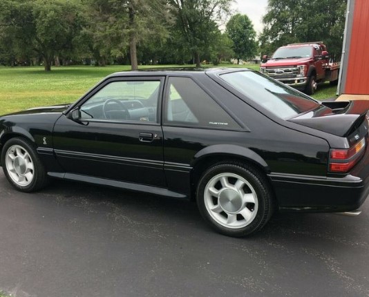Почти новый Ford Mustang Cobra 1993 года ушел с молотка за $58 тысяч