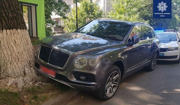 Как за минуту потерять пару миллионов: в Украине разбили второй внедорожник Bentley Bentayga