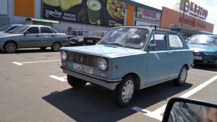 В Украине видели редкий самодельный автомобиль “Азов”