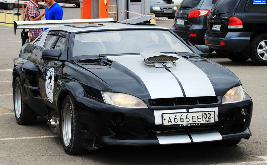 Старый Москвич превратили в заниженный спорткар в стиле GTA