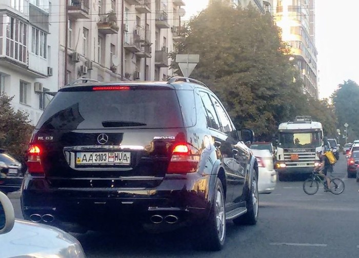 В Украине заметили Mercedes с «дикими» номерами (фото)