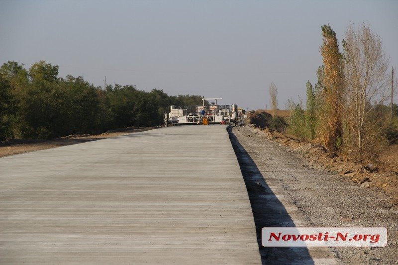 «Ремонт идет, но в другую сторону от Николаева»: реконструкцию трассы Н-14 показали с высоты птичьего полета